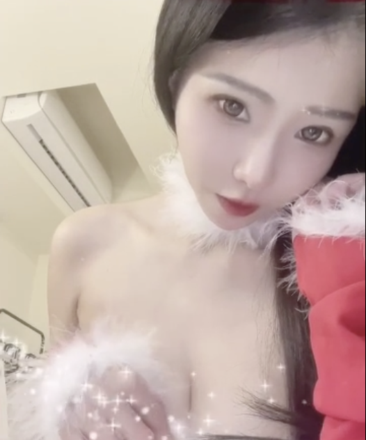 หนูมีอะไรให้พี่ดูค่ะ